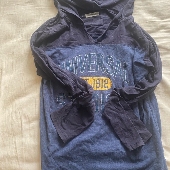 Universal Sweater Vibrant Style - Picture 2 of 4